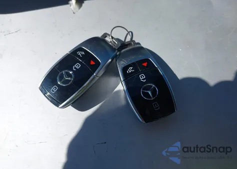 2020 Mercedes-Benz E 350 z USA, uszkodzony, nr VIN W1KZF8DB3LA842013